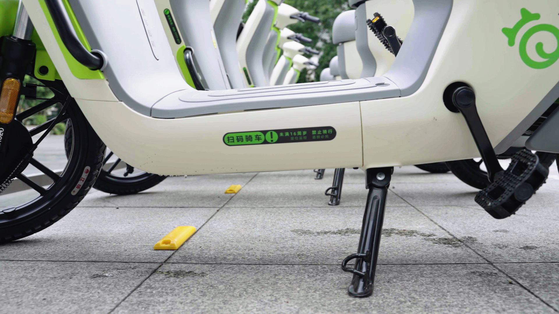 未滿16周歲禁止騎行共享電動車 未滿16周歲禁止騎行共享電動車